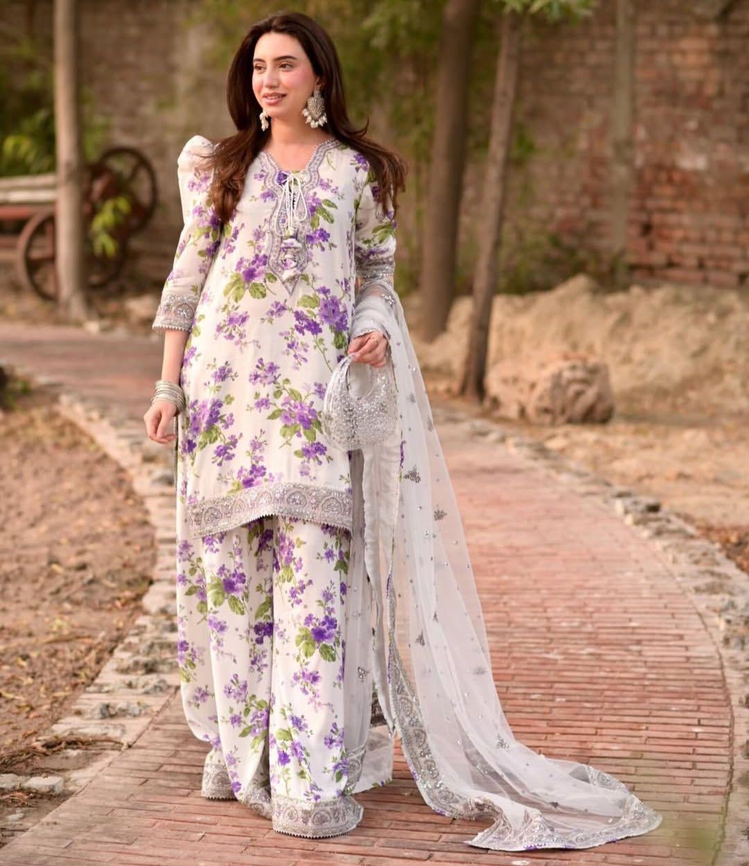 LUMIÈRE – Luxury Suit